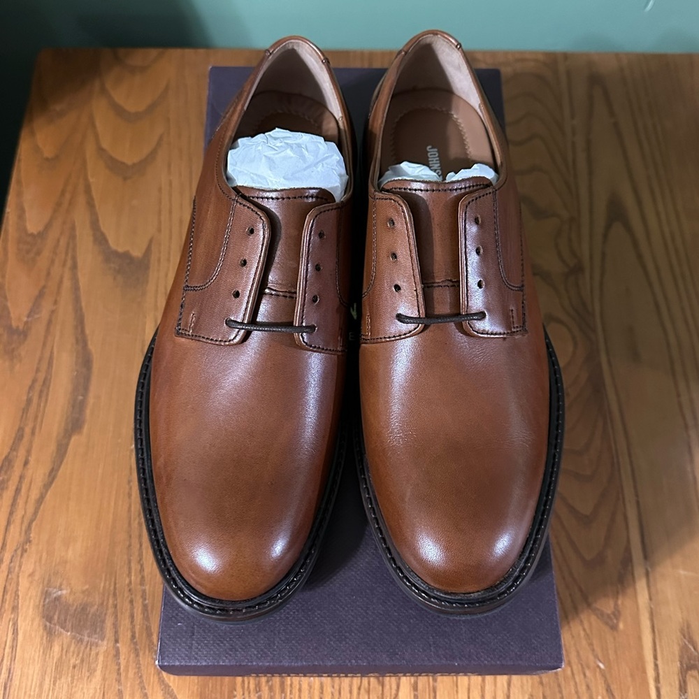 Johnston & Murphy Tabor - tan size 8 1/2 M